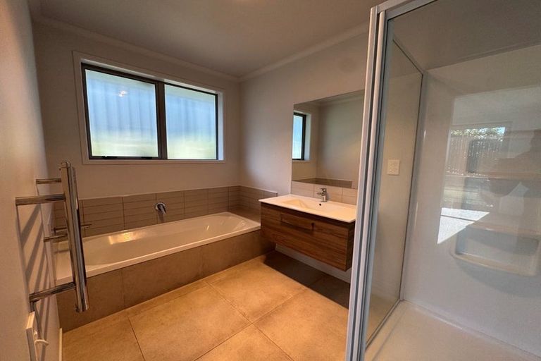 Photo of property in 1 Cascade Way, Omokoroa, 3114