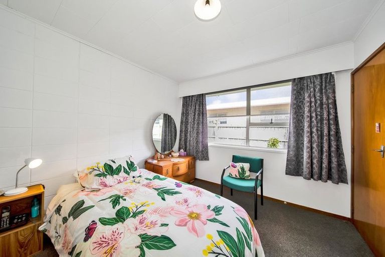 Photo of property in 4/29 Clemow Road, Fitzroy, New Plymouth, 4312