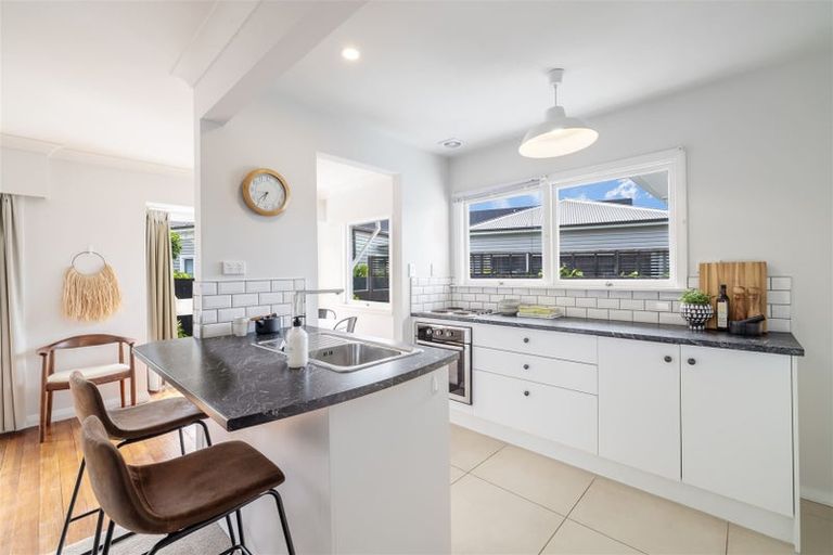 Photo of property in 2/42 Office Road, Merivale, Christchurch, 8014