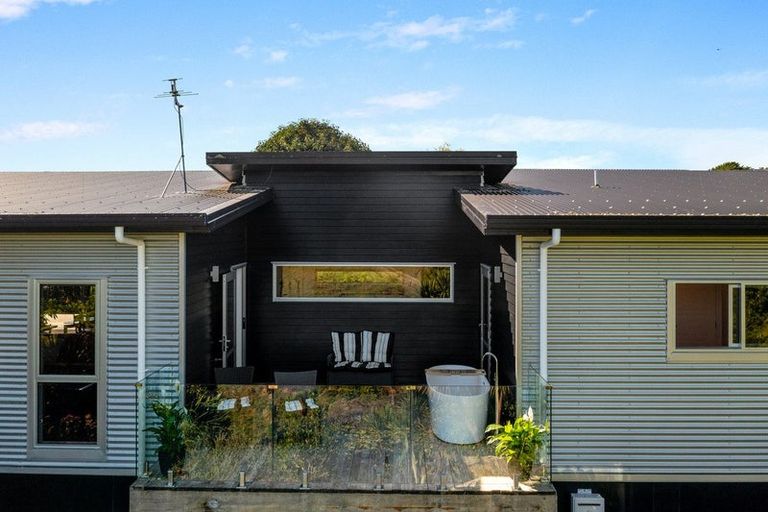 Photo of property in 418 Kaipikari Road, Urenui, 4375