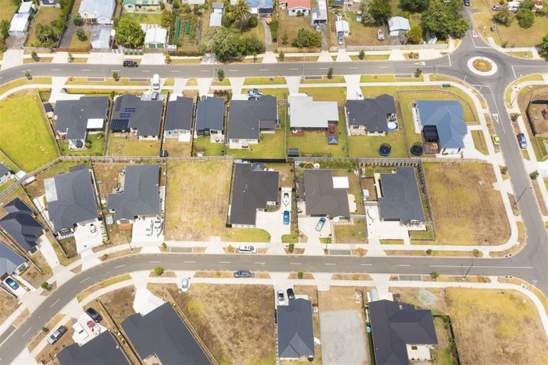 Photo of property in 10 Opouatu Avenue, Glenbrook, 2681