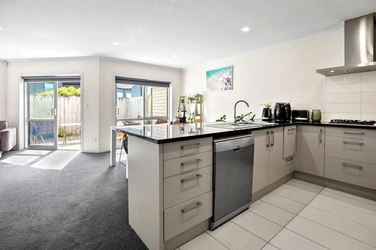 Photo of property in 2/19 Abbotsford Street, Whitiora, Hamilton, 3200