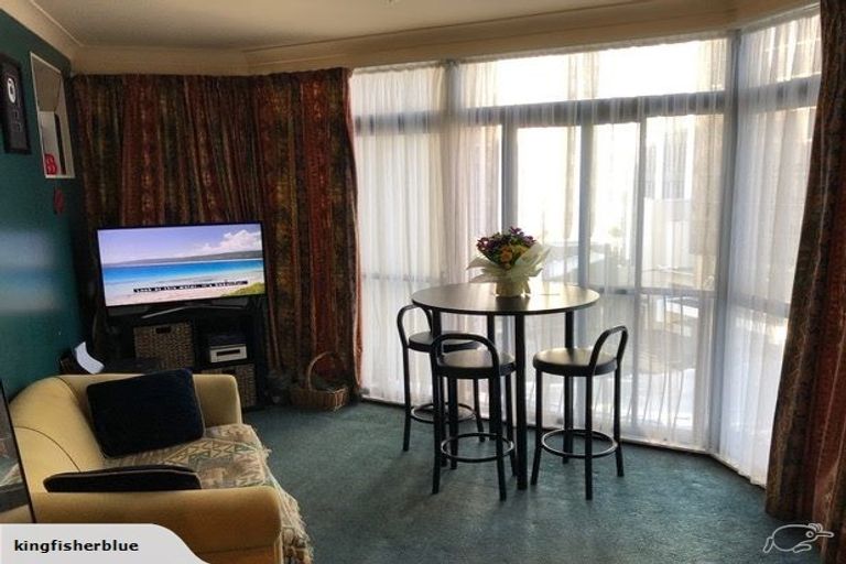 Photo of property in Terrace Garden Apartments, 2e/120 The Terrace, Wellington Central, Wellington, 6011