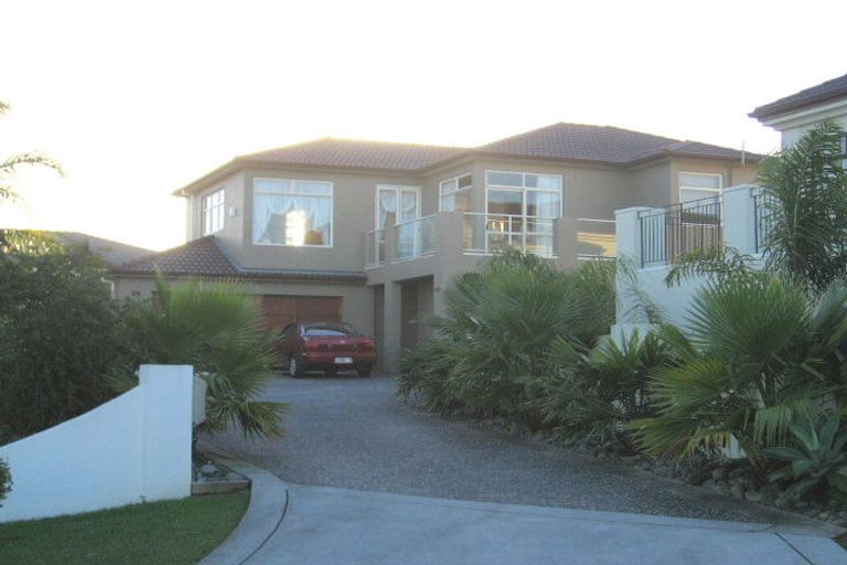 Photo of property in 10 Courtneys, West Harbour, Auckland, 0618
