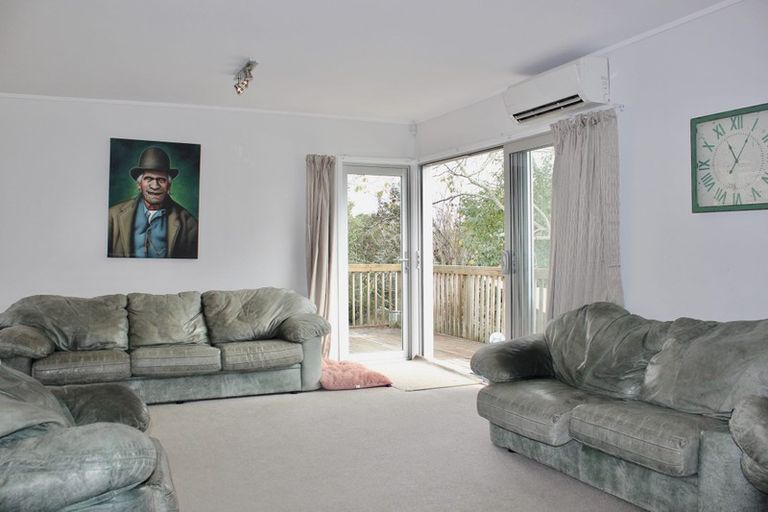 Photo of property in 58 Taipari Road, Te Atatu Peninsula, Auckland, 0610