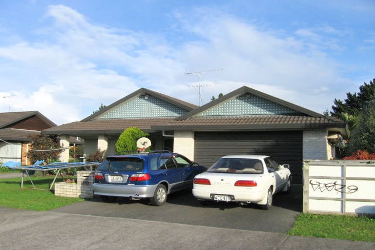 Photo of property in 4/6 Marbeth Court, Botany Downs, Auckland, 2010