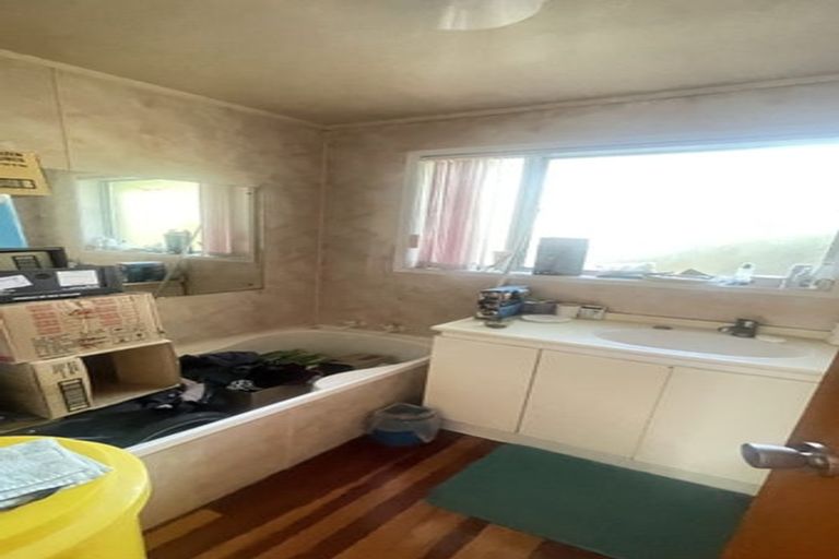 Photo of property in 2/94 Chivalry Road, Glenfield, Auckland, 0629