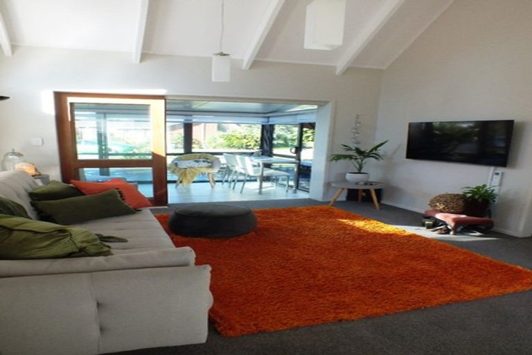 Photo of property in 3 Bellbird Place, Orewa, 0931