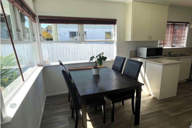 Photo of property in 43 Hilling Street, Titirangi, Auckland, 0604