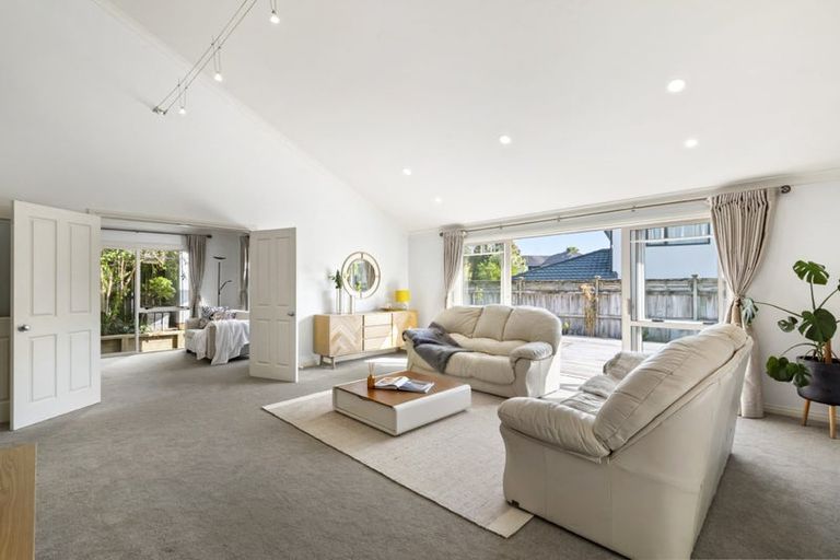 Photo of property in 16 Oakway Drive, Schnapper Rock, Auckland, 0632