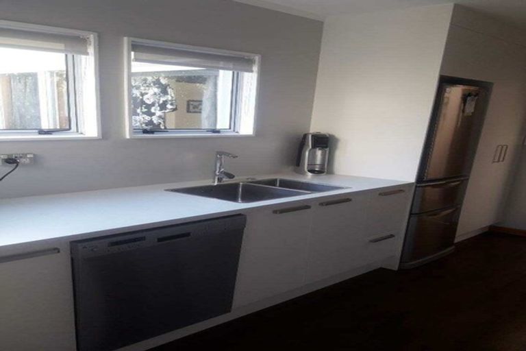 Photo of property in 1/196 Dowse Drive, Maungaraki, Lower Hutt, 5010