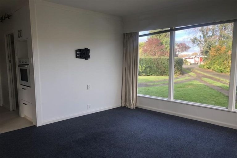 Photo of property in 16 Howard Road, Taradale, Napier, 4112