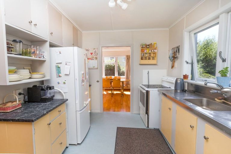 Photo of property in 165 Castor Crescent, Cannons Creek, Porirua, 5024