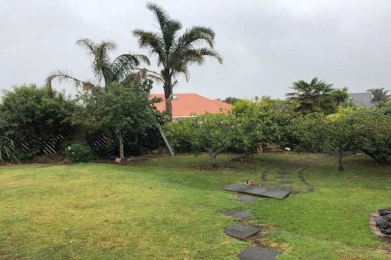 Photo of property in 74 Redoubt Road, Goodwood Heights, Auckland, 2105