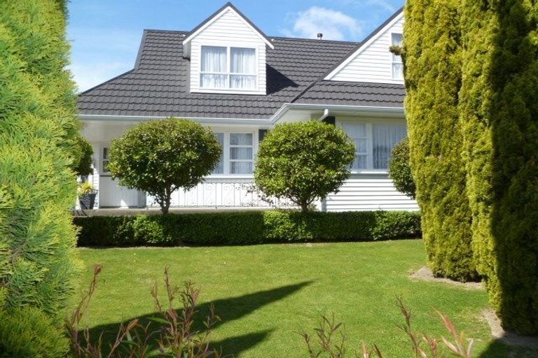 Photo of property in 18 Churchill Avenue, Hokowhitu, Palmerston North, 4410
