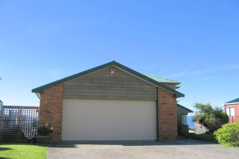 Photo of property in 40 Nalanda Crescent, Broadmeadows, Wellington, 6035