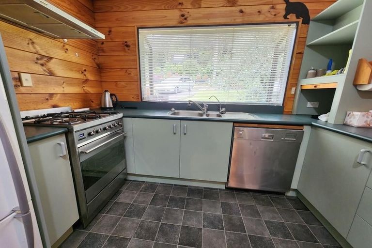 Photo of property in 126 Laingholm Drive, Laingholm, Auckland, 0604