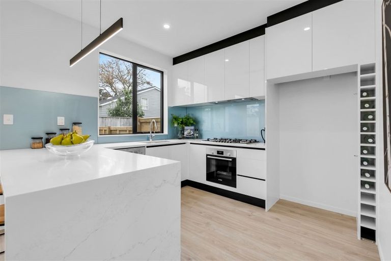 Photo of property in 241a Bucklands Beach Road, Bucklands Beach, Auckland, 2012