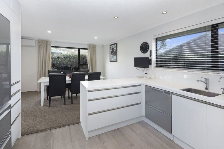 Photo of property in 1/31a Lansbury Avenue, Strowan, Christchurch, 8052