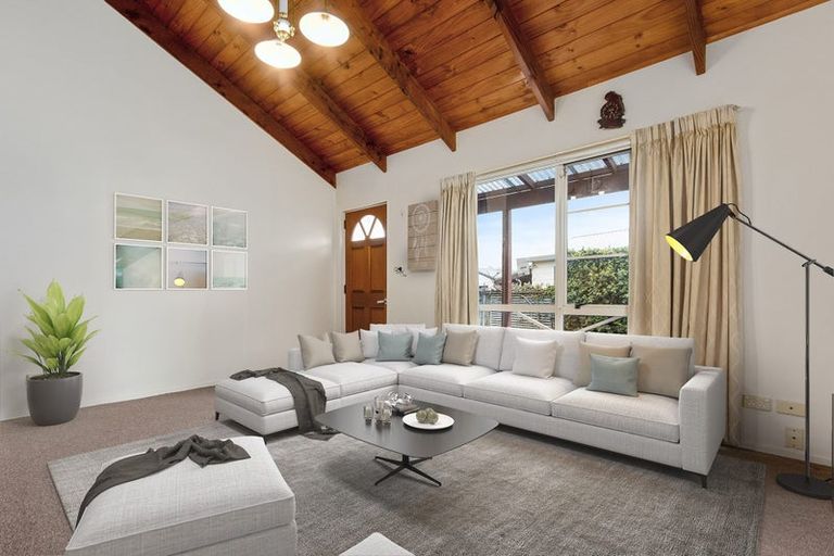 Photo of property in 17 Edgewater Drive, Pakuranga, Auckland, 2010