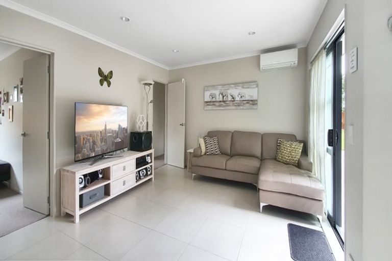 Photo of property in 13 Kirkaldy Street, Wattle Downs, Auckland, 2103