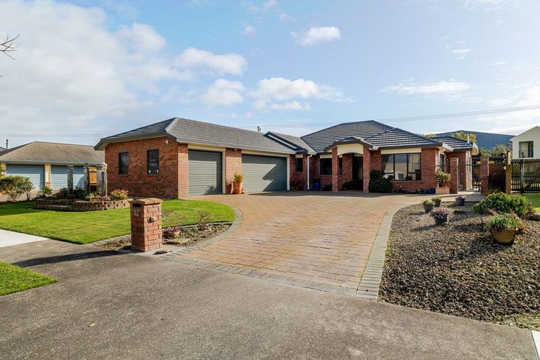 Photo of property in 62 Royal Oak Drive, Kelvin Grove, Palmerston North, 4414