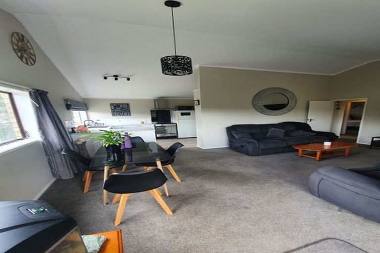 Photo of property in 1/7 Newstead Avenue, Browns Bay, Auckland, 0632