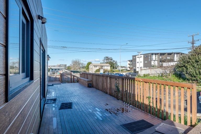 Photo of property in 1/174 Lake Road, Northcote, Auckland, 0627