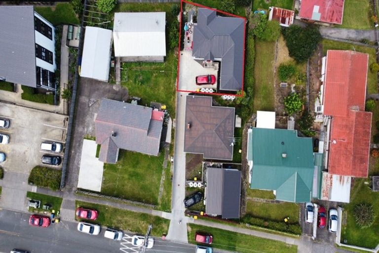 Photo of property in 4 Fruitvale Road, New Lynn, Auckland, 0600