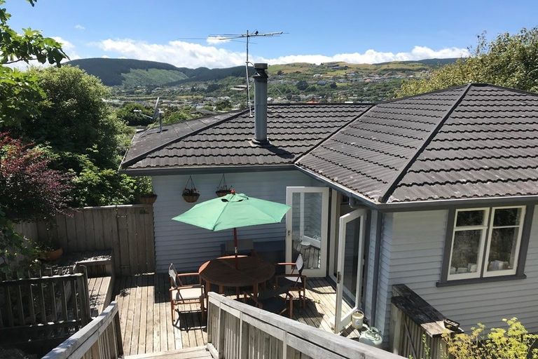 Photo of property in 19 Romney Square, Tawa, Wellington, 5028