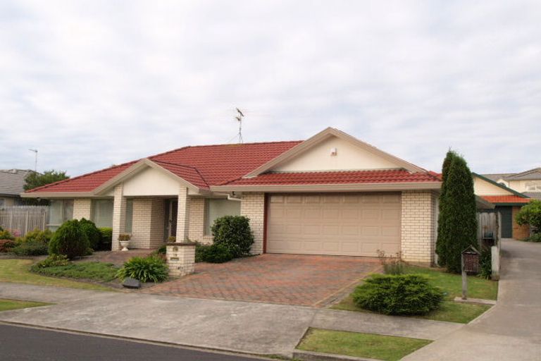 Photo of property in 2/16 Keswick Close, Northpark, Auckland, 2013