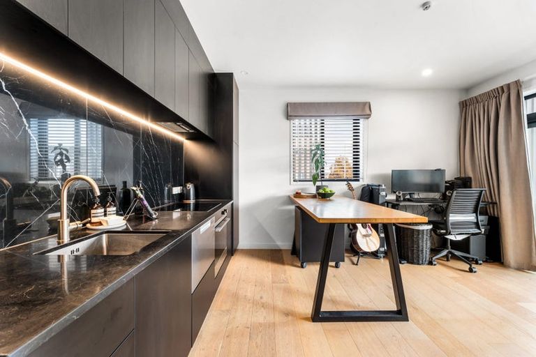 Photo of property in 2/165 Hobsonville Point Road, Hobsonville, Auckland, 0616