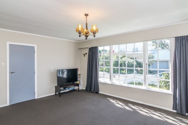 Photo of property in 17 Caribou Place, Kingston, Wellington, 6021