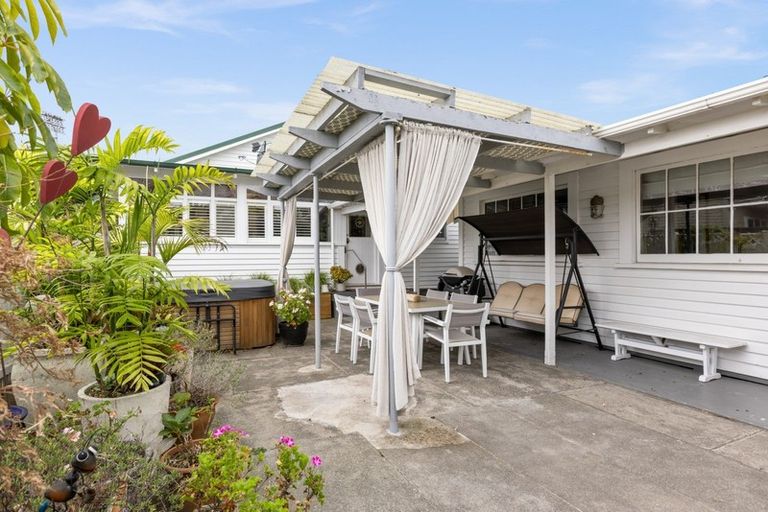 Photo of property in 146 Vigor Brown Street, Napier South, Napier, 4110