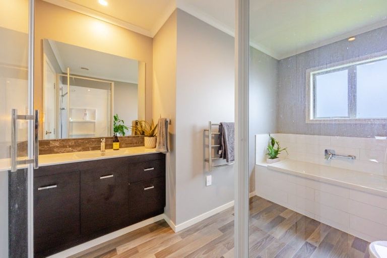 Photo of property in 13 Bell Street, Otane, 4202