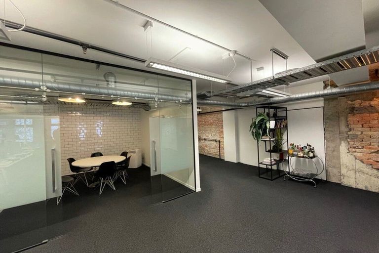 Photo of property in 44a Queen Street, Northcote Point, Auckland, 0627