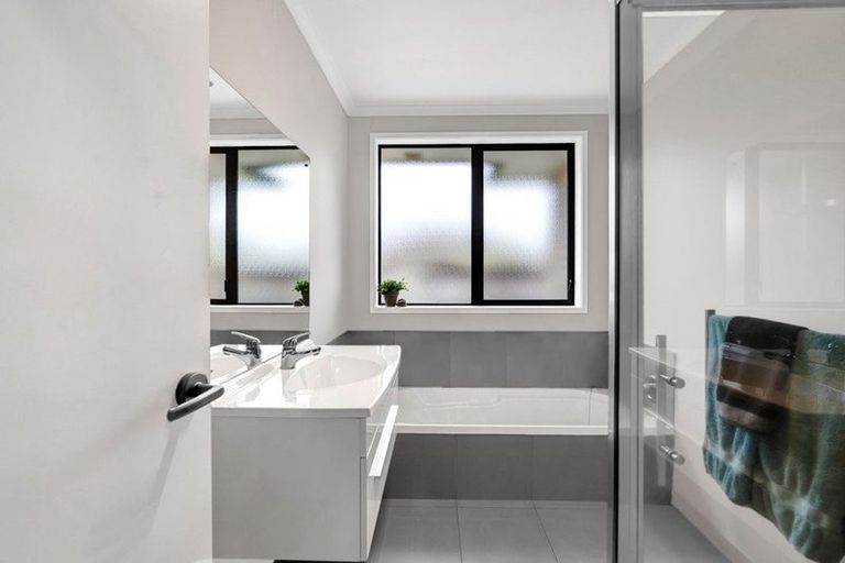 Photo of property in 25b Dolphin Parade, Bell Block, New Plymouth, 4312