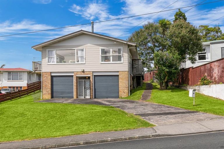 Photo of property in 17 Divich Avenue, Te Atatu South, Auckland, 0610