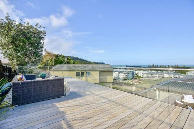 Photo of property in 32 Ngahere Views, Orewa, 0931