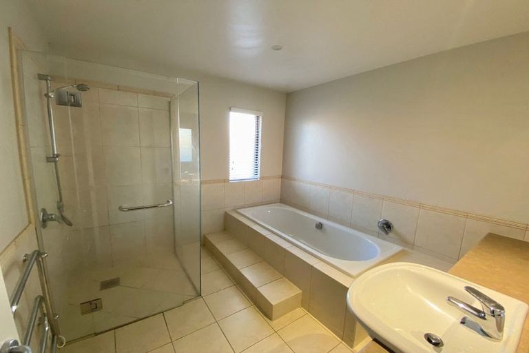 Photo of property in 49a Renoir Street, West Harbour, Auckland, 0618