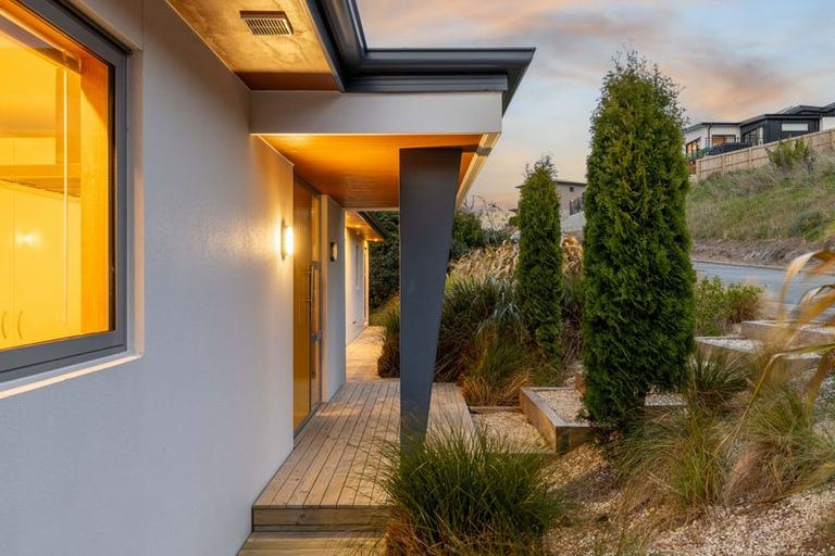 Photo of property in 5 Stoneyridge Close, Mount Pleasant, Christchurch, 8081