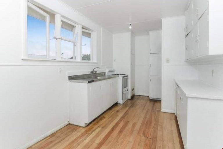 Photo of property in 49 Convair Crescent, Mangere, Auckland, 2022