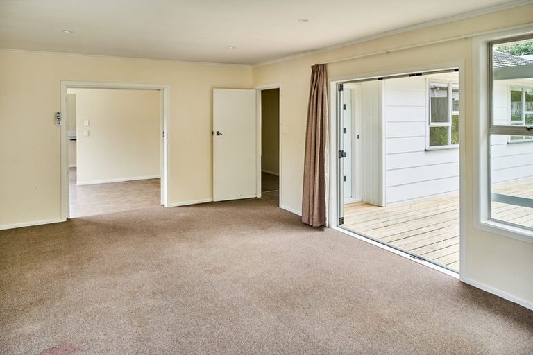 Photo of property in 4 Thomson Grove, Stokes Valley, Lower Hutt, 5019