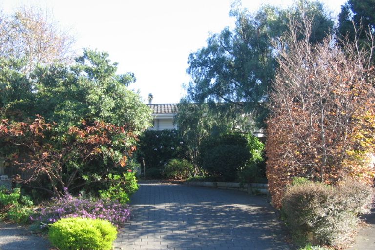 Photo of property in 15 Robert Grove, Paraparaumu, 5032