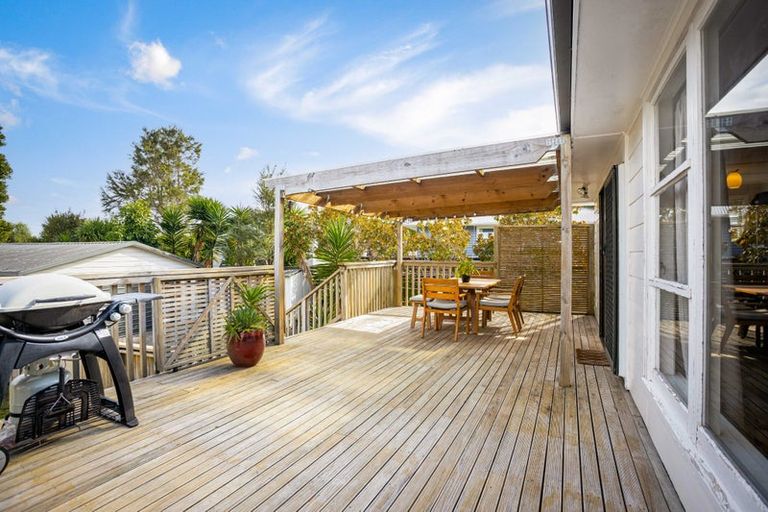 Photo of property in 14 Thomas Avenue, Te Atatu Peninsula, Auckland, 0610