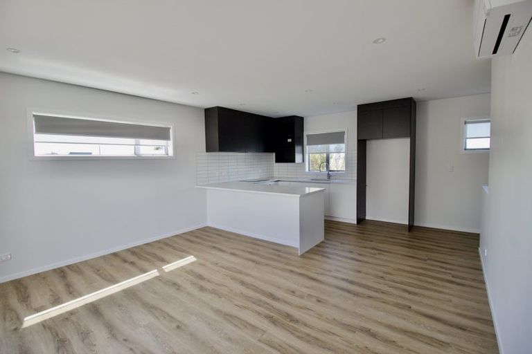 Photo of property in 4/94 Target Road, Totara Vale, Auckland, 0629