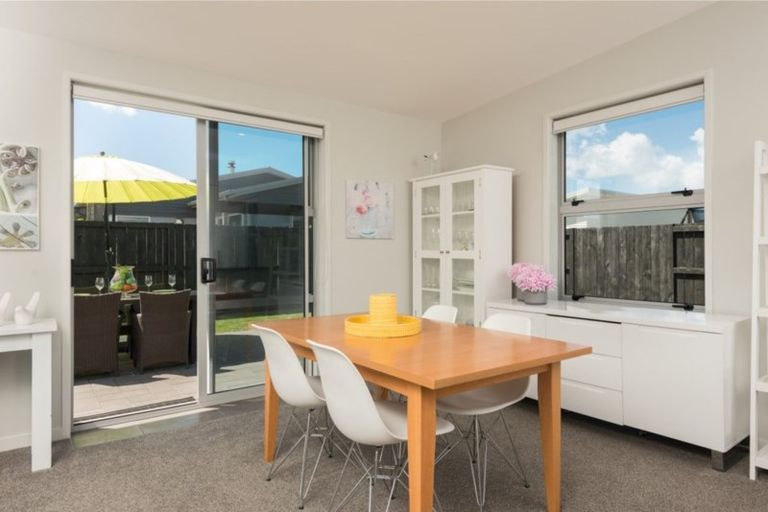 Photo of property in 5 Coutts Street, Papamoa Beach, Papamoa, 3118