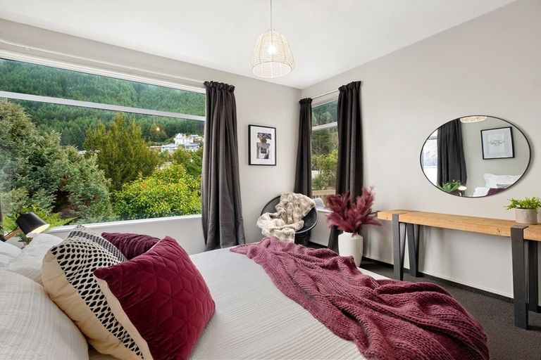 Photo of property in 10a Mackinnon Terrace, Sunshine Bay, Queenstown, 9300