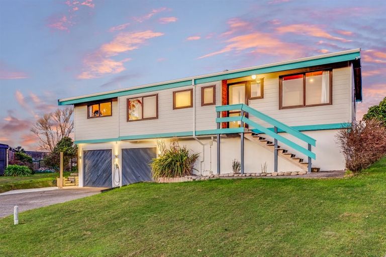 Photo of property in 29 James Cook Drive, Whitby, Porirua, 5024