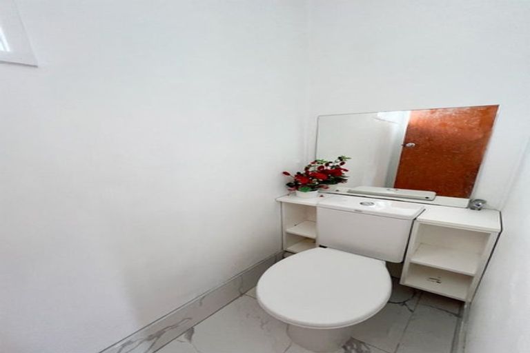 Photo of property in 12 Thomas Avenue, Te Atatu Peninsula, Auckland, 0610